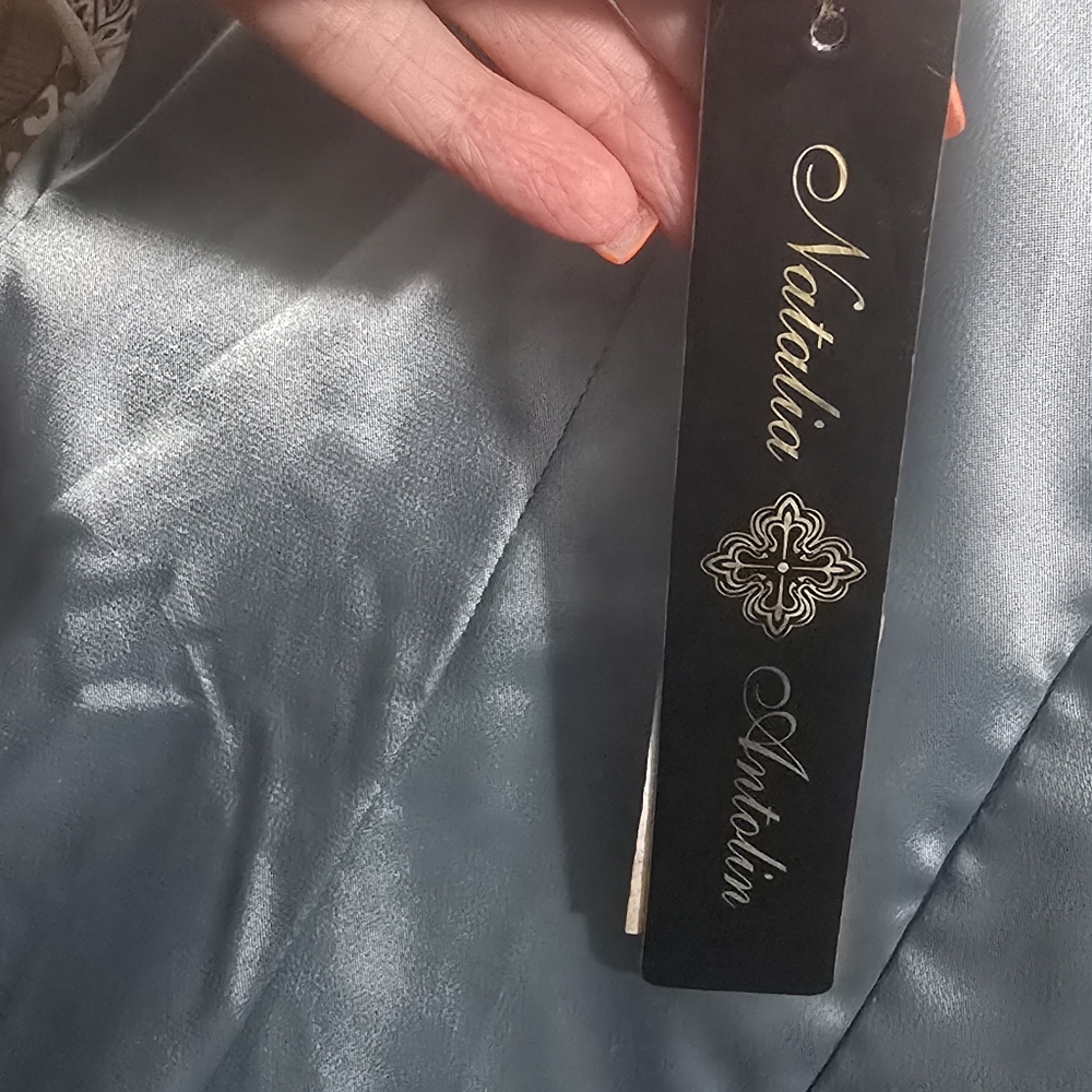 Elegant Blue Satin Dress - Picture 5 of 7